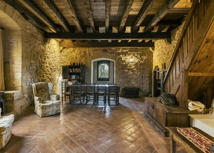 Castell De Sator Nyaraló *